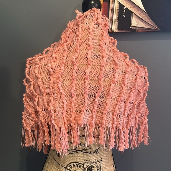 Pink infinity scarf. NEW - Picture 2 of 4